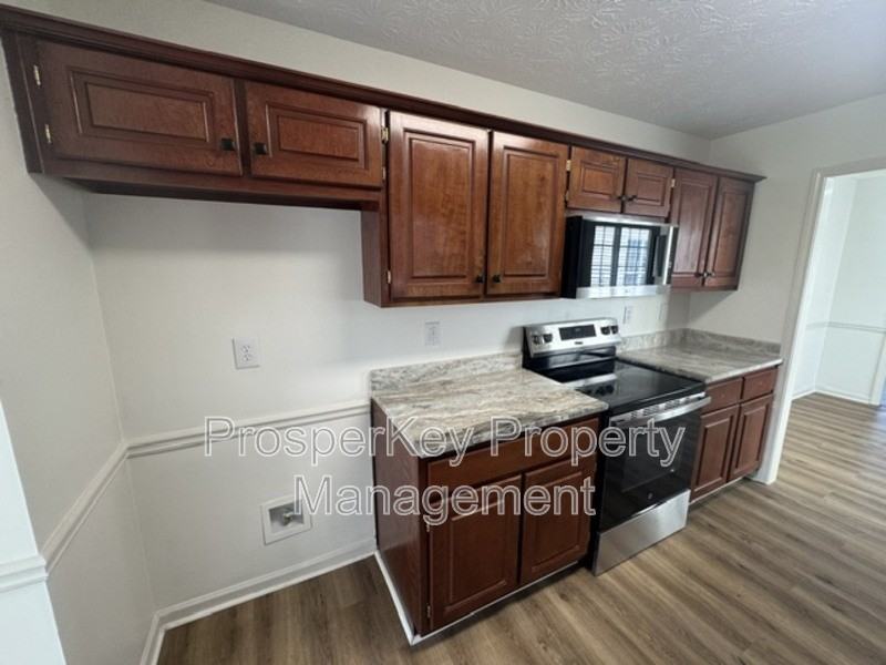2208 Summerwind Dr - Photo 6 of 17