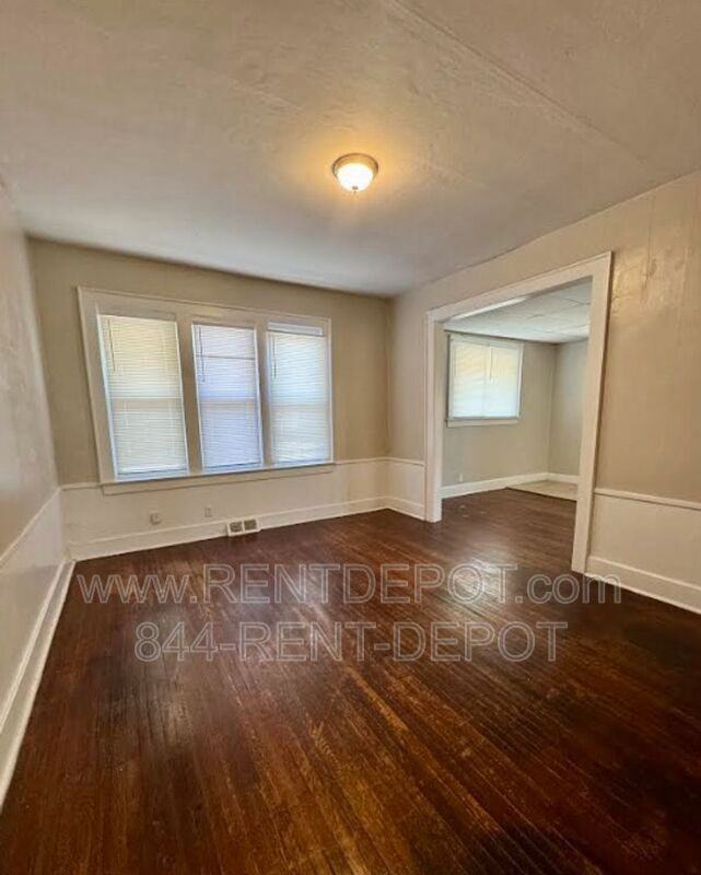 821 E Gum St - Photo 4 of 11