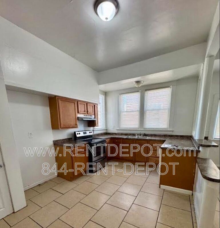 821 E Gum St - Photo 5 of 11