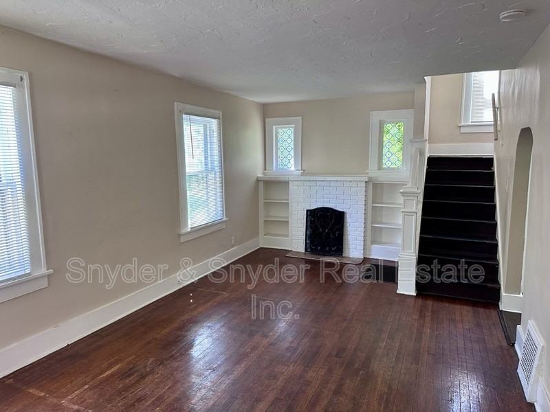 700 Noble Ave - Photo 2 of 19