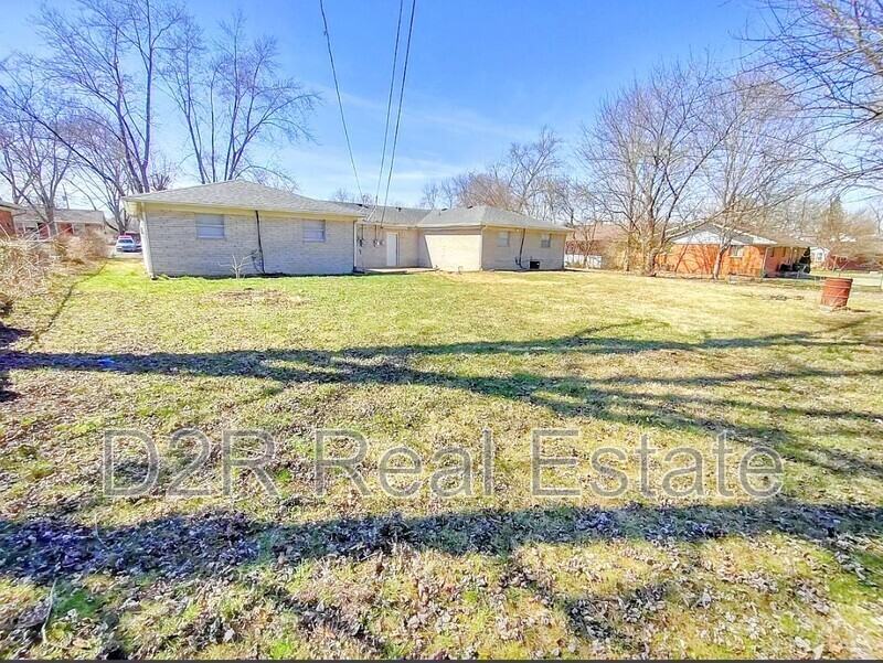 7819 Southfield Dr - Photo 4 of 13