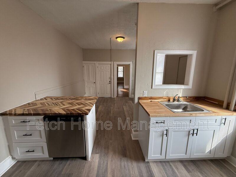 552 Pershing Ave #1 - Photo 5 of 22