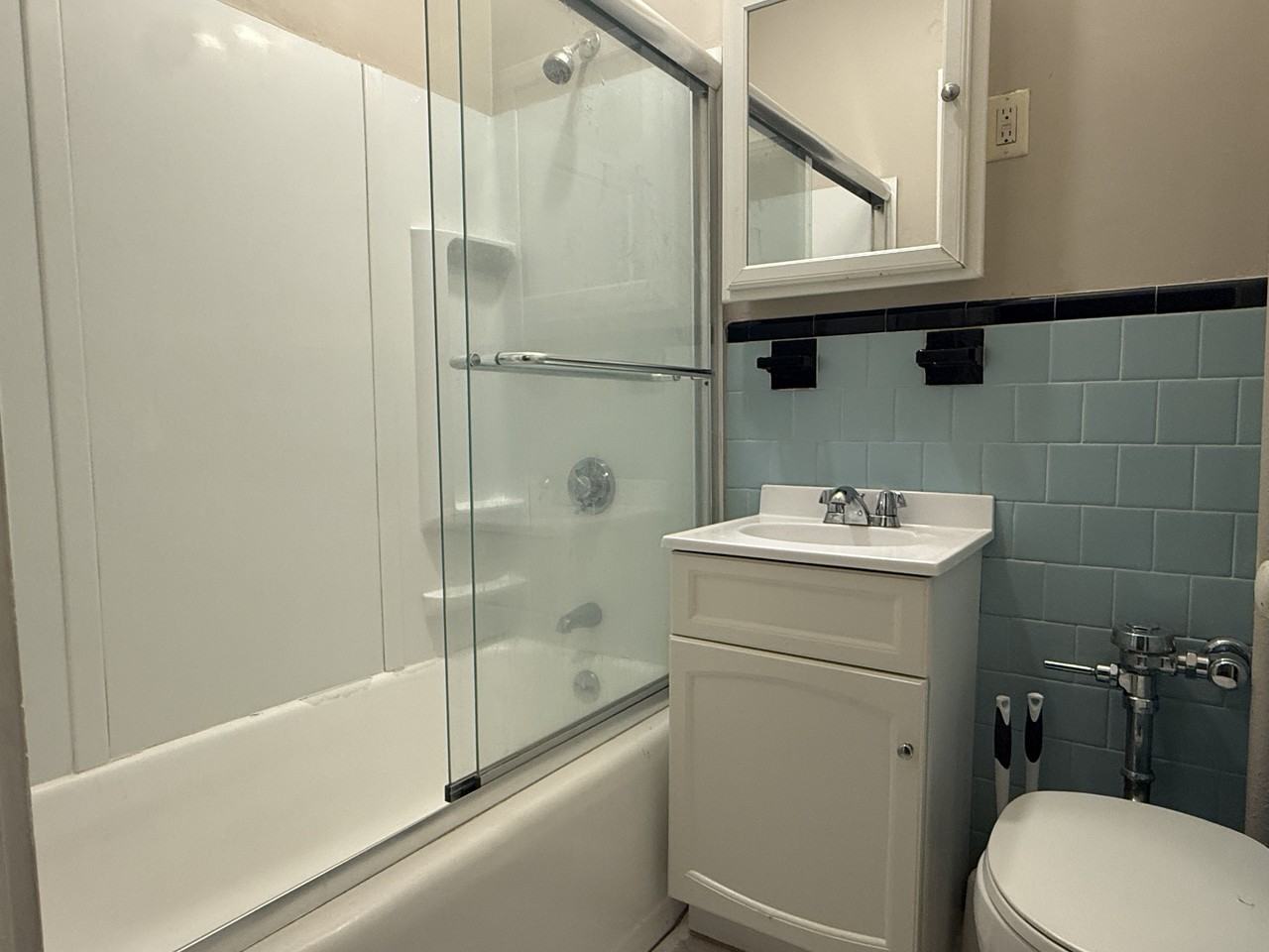 183 Winthrop Rd #3 - Photo 4 of 7