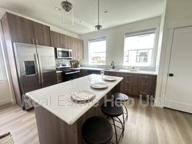 7846 S Holden St #1B - Photo 1 of 1