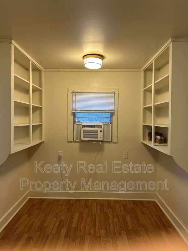 419 Charles St - Photo 3 of 8