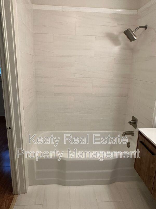 419 Charles St - Photo 4 of 8