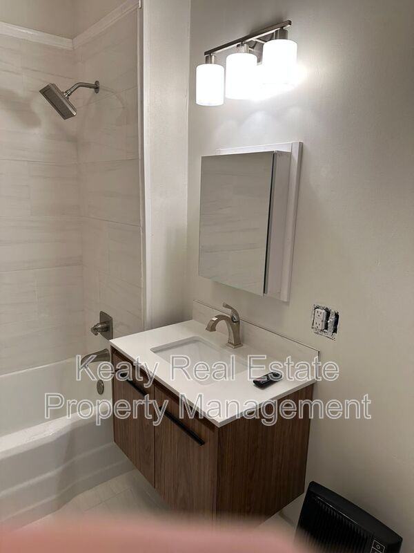 419 Charles St - Photo 6 of 8