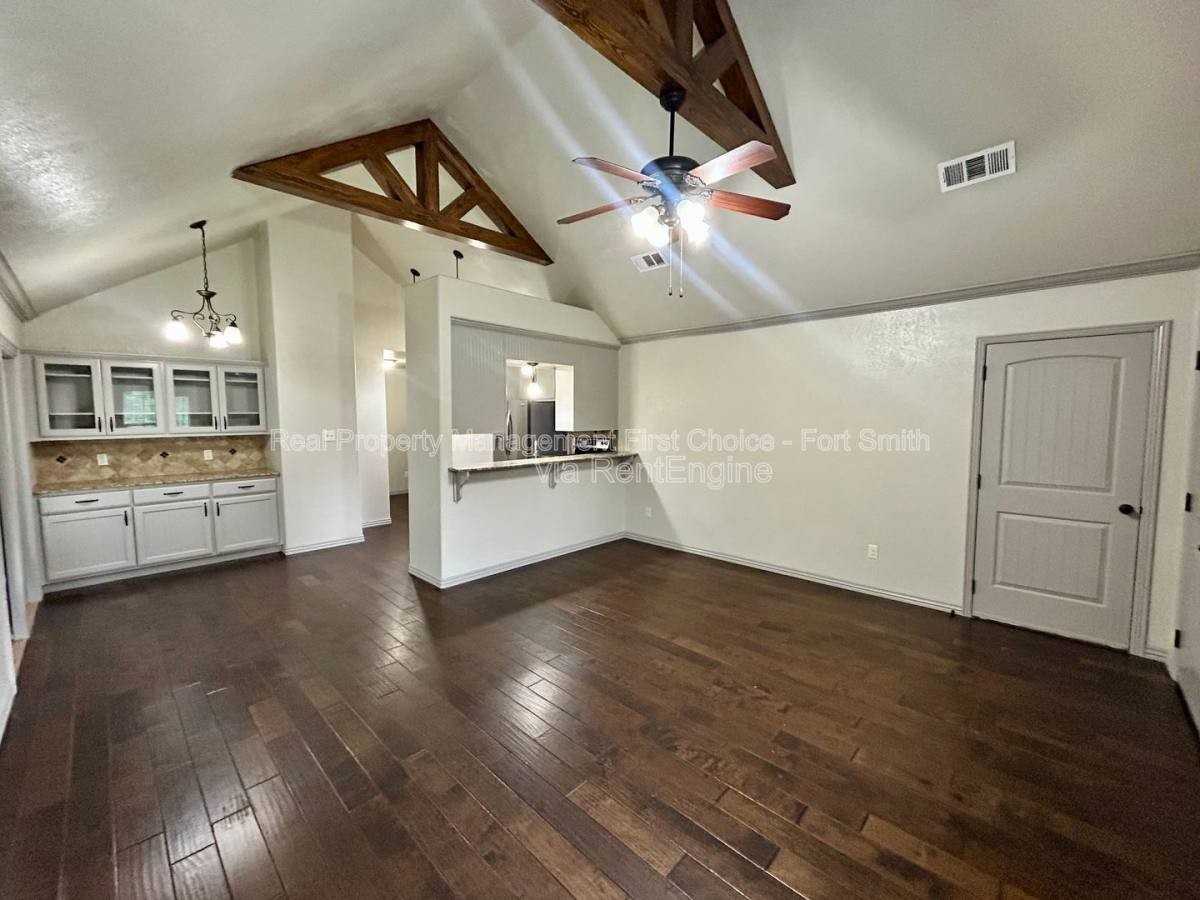 4802 S 28th St - Photo 3 of 10
