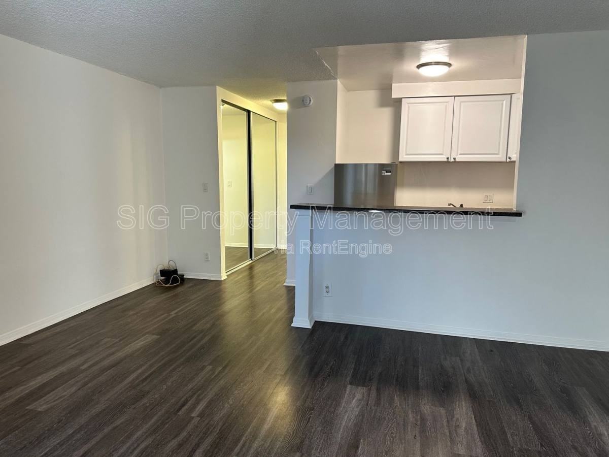 650 N Oakland Ave #108 - Photo 4 of 10