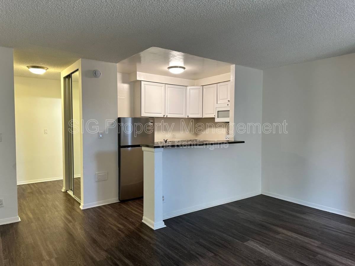 650 N Oakland Ave #108 - Photo 5 of 10