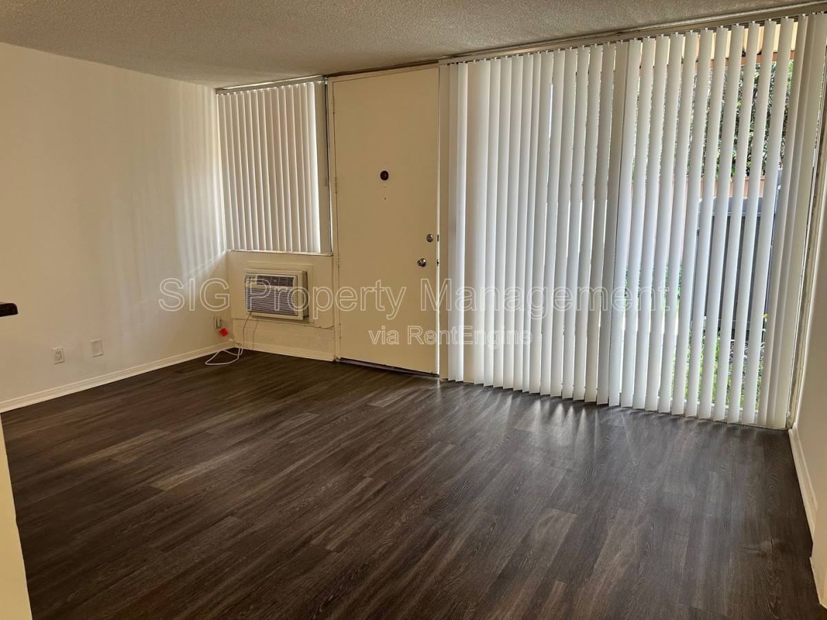 650 N Oakland Ave #108 - Photo 7 of 10