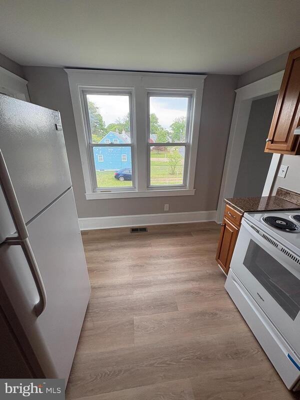 201 W Lincoln Ave - Photo 3 of 10