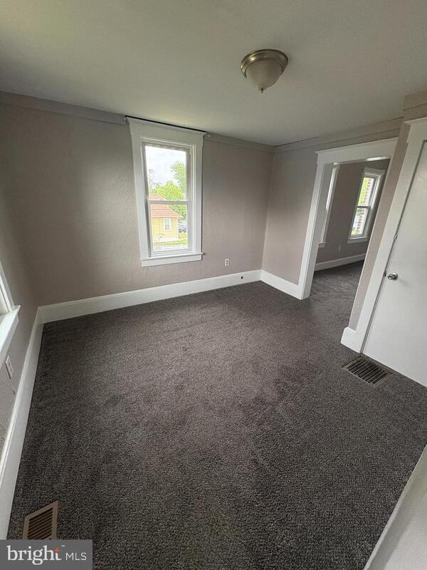 201 W Lincoln Ave - Photo 4 of 10