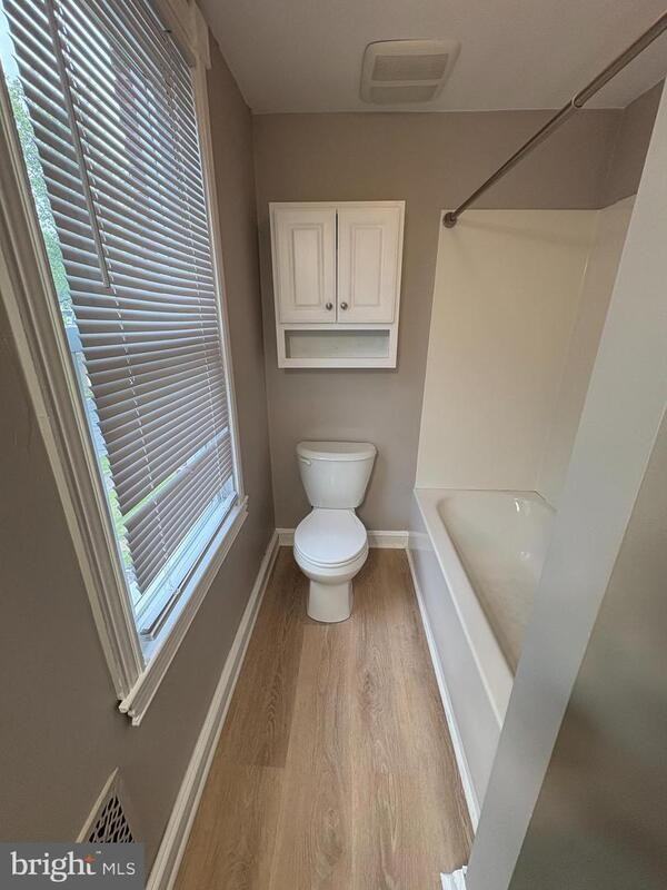 201 W Lincoln Ave - Photo 6 of 10