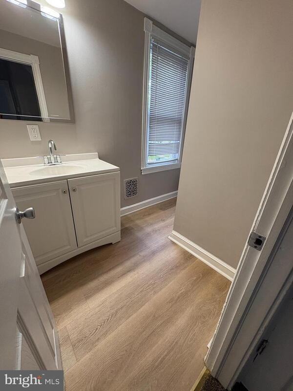 201 W Lincoln Ave - Photo 7 of 10