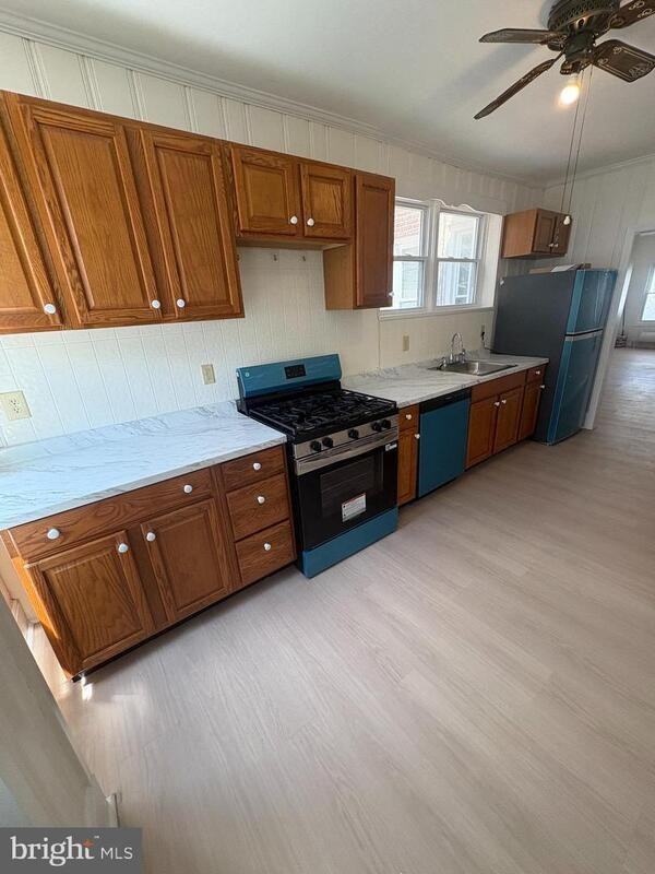 604 Hunter St - Photo 3 of 9