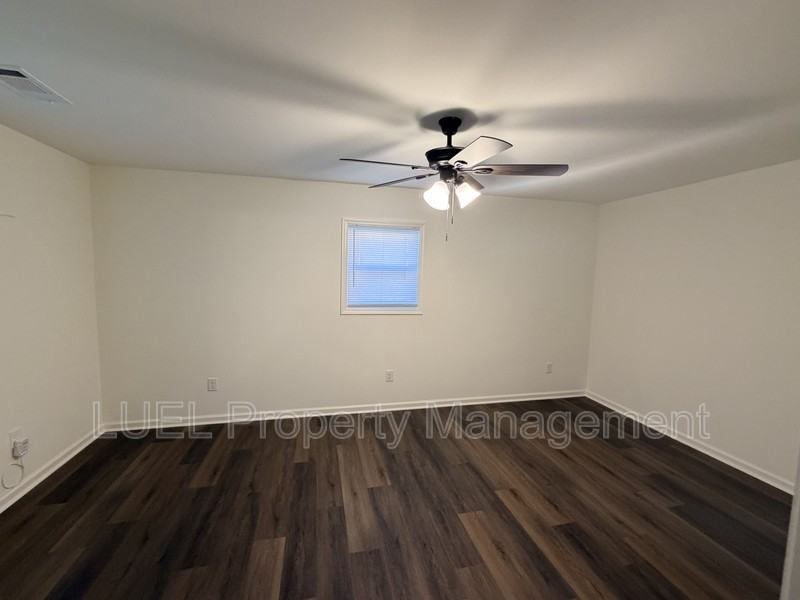1050 Bedford Ave - Photo 4 of 16