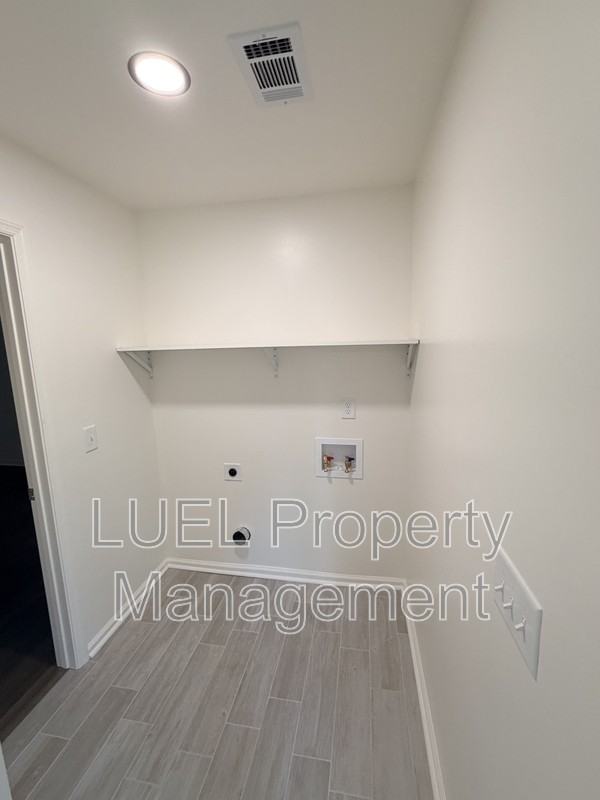 1050 Bedford Ave - Photo 5 of 16