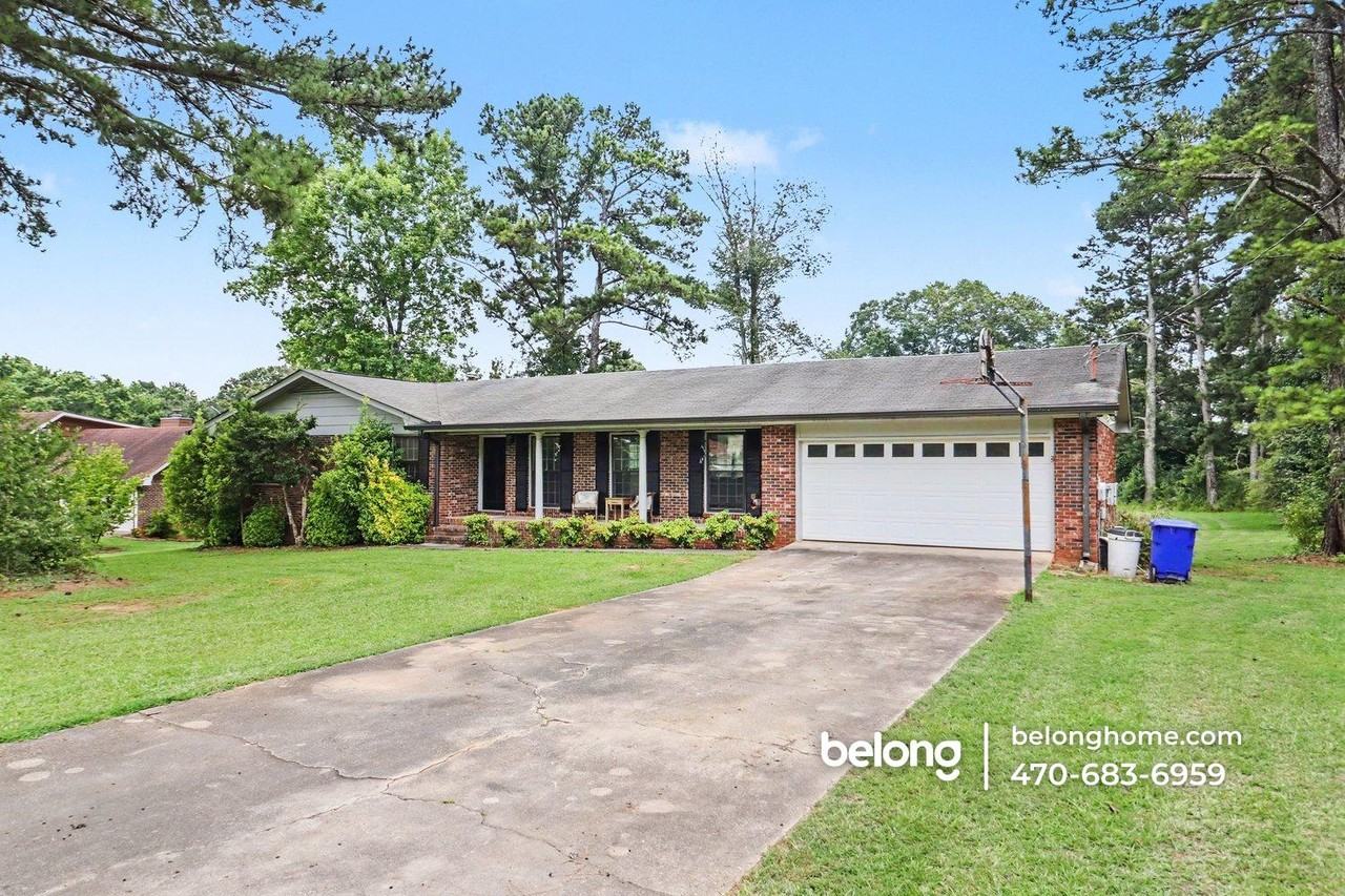 135 Marilyn Dr E - Photo 2 of 16
