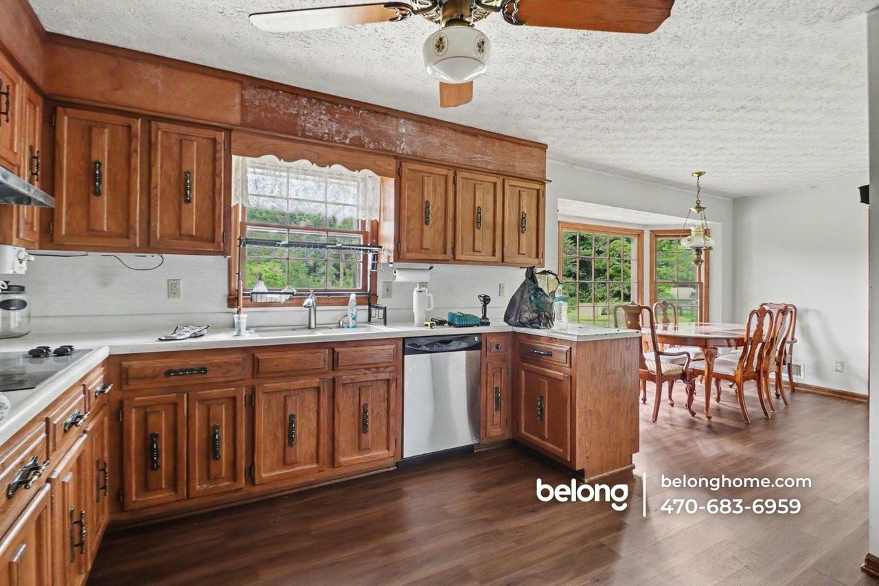 135 Marilyn Dr E - Photo 7 of 16
