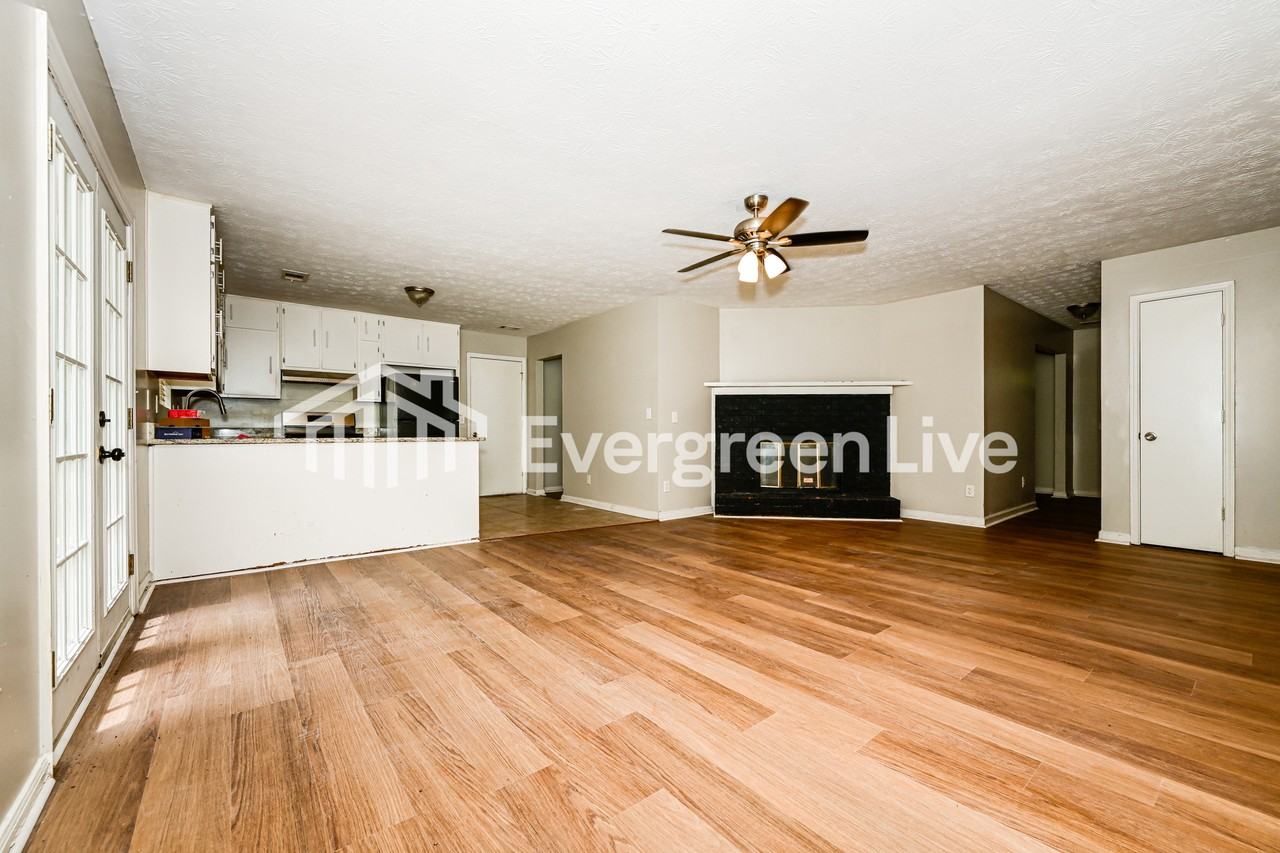3687 Salem Dr - Photo 3 of 15