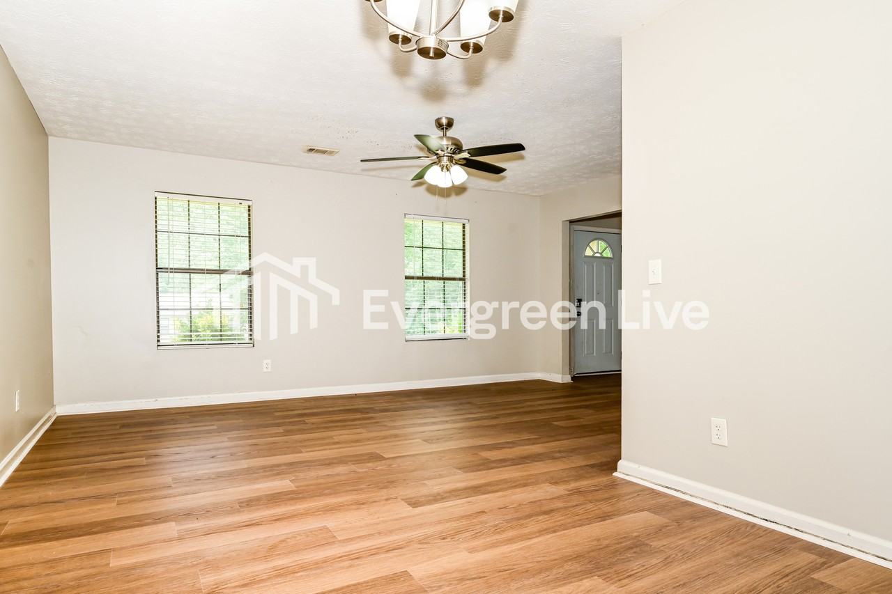 3687 Salem Dr - Photo 4 of 15