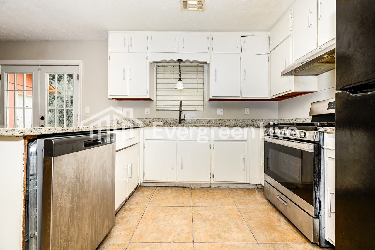 3687 Salem Dr - Photo 5 of 15