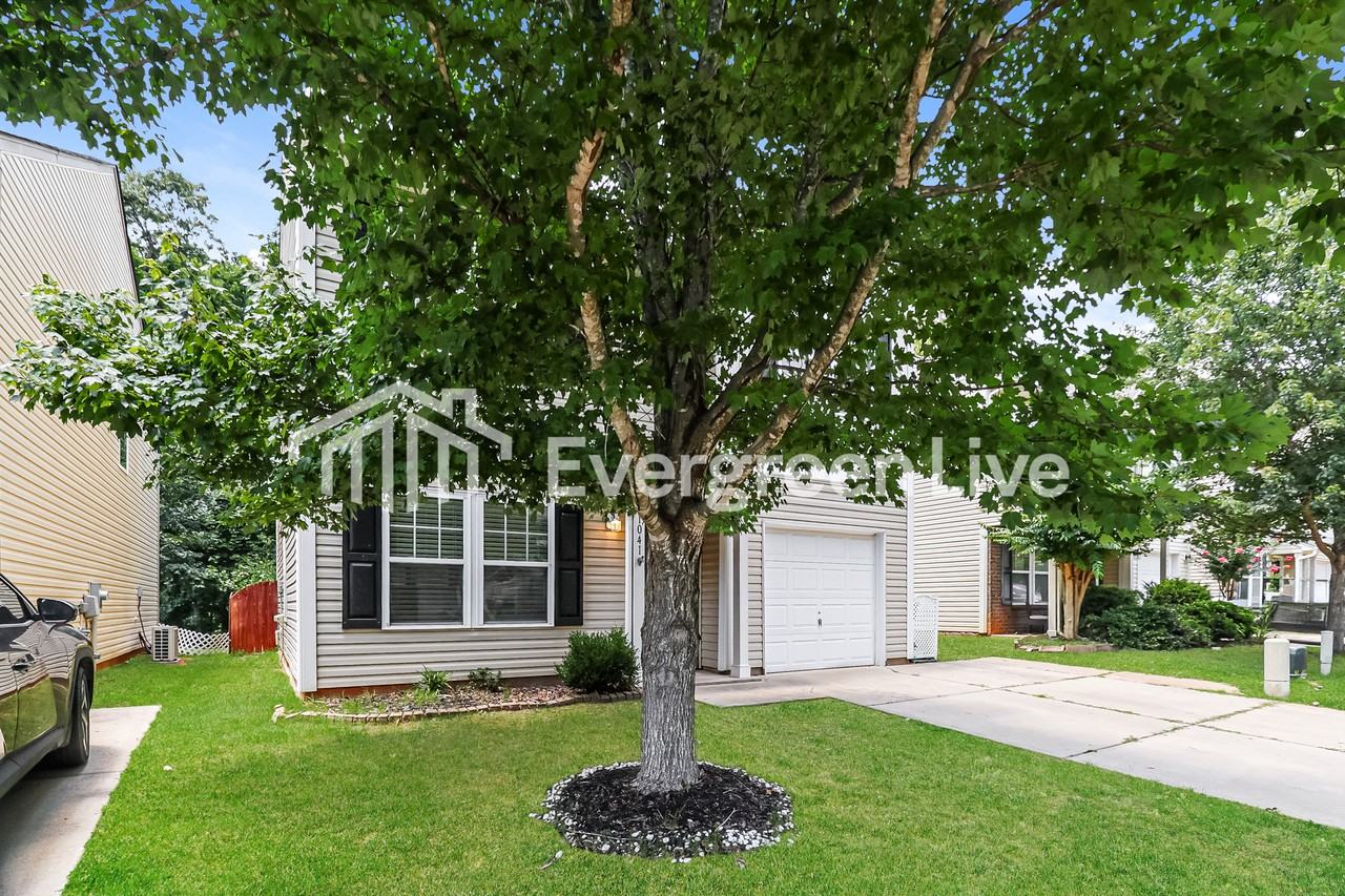 1041 Joselynn Dr - Photo 2 of 10