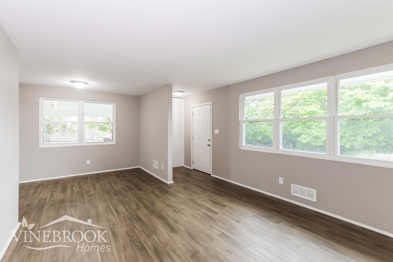 3621 Lexington Dr - Photo 3 of 15