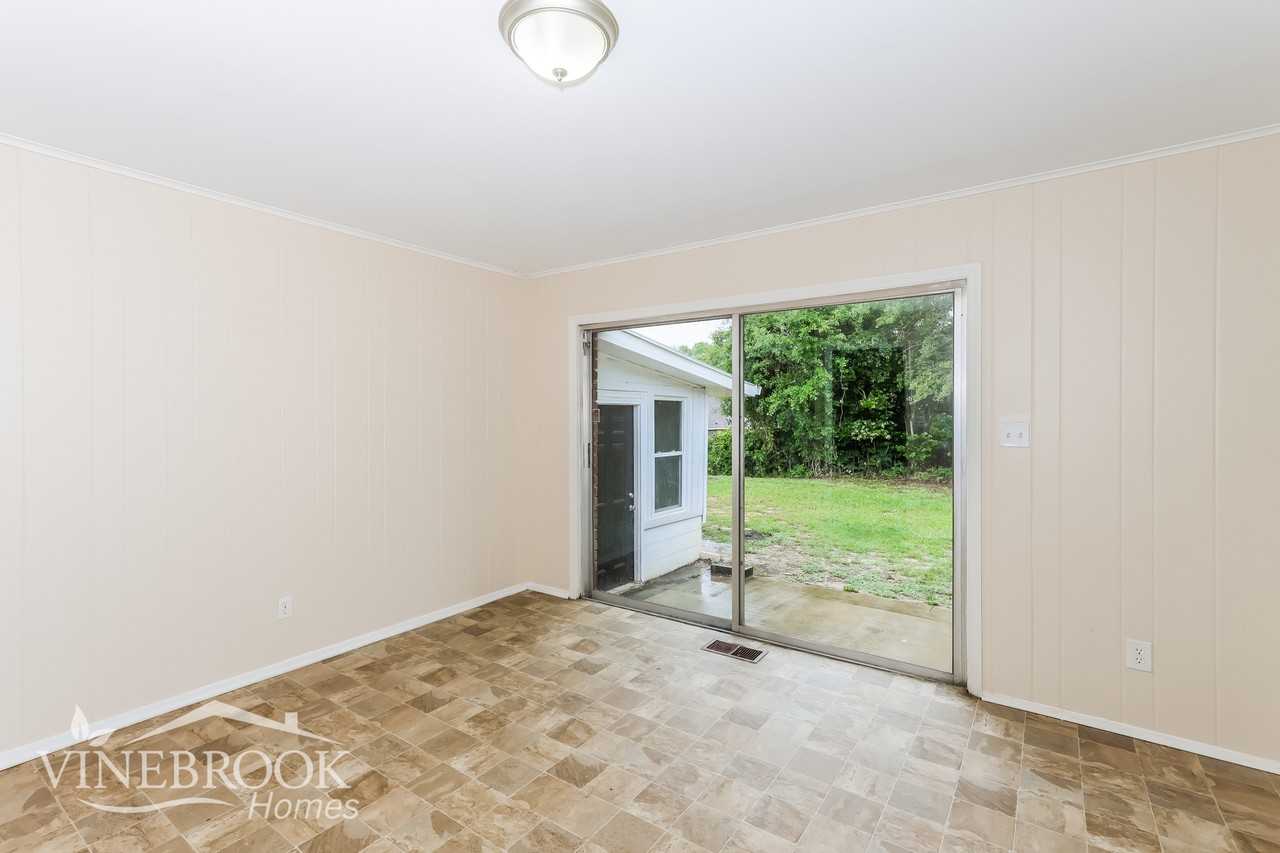 3621 Lexington Dr - Photo 4 of 15