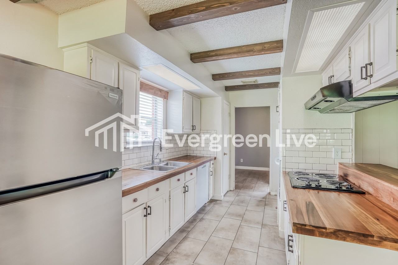 10923 Sageyork Dr - Photo 3 of 15