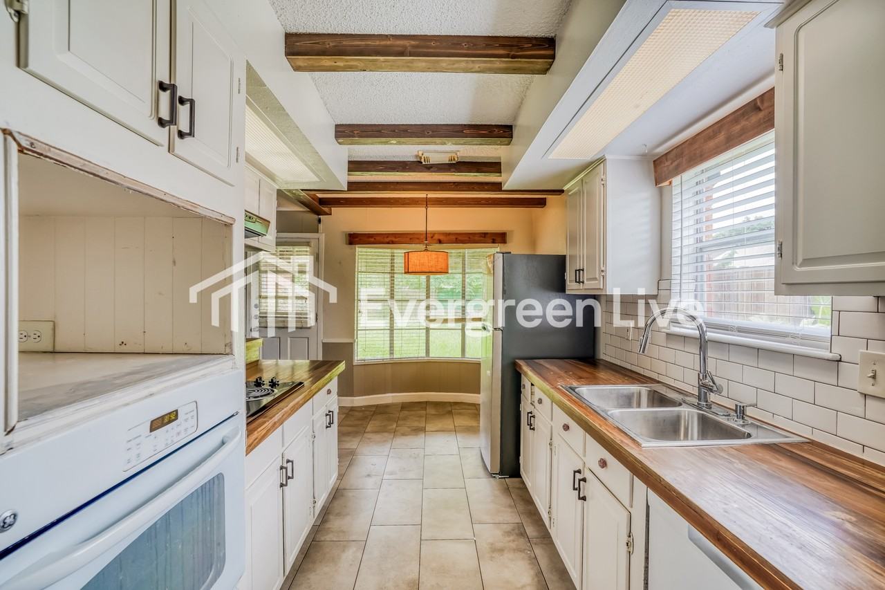 10923 Sageyork Dr - Photo 4 of 15
