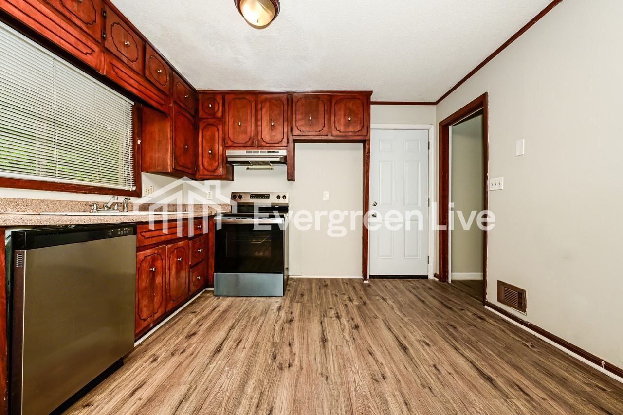 4844 Zinzendorf Dr - Photo 4 of 14