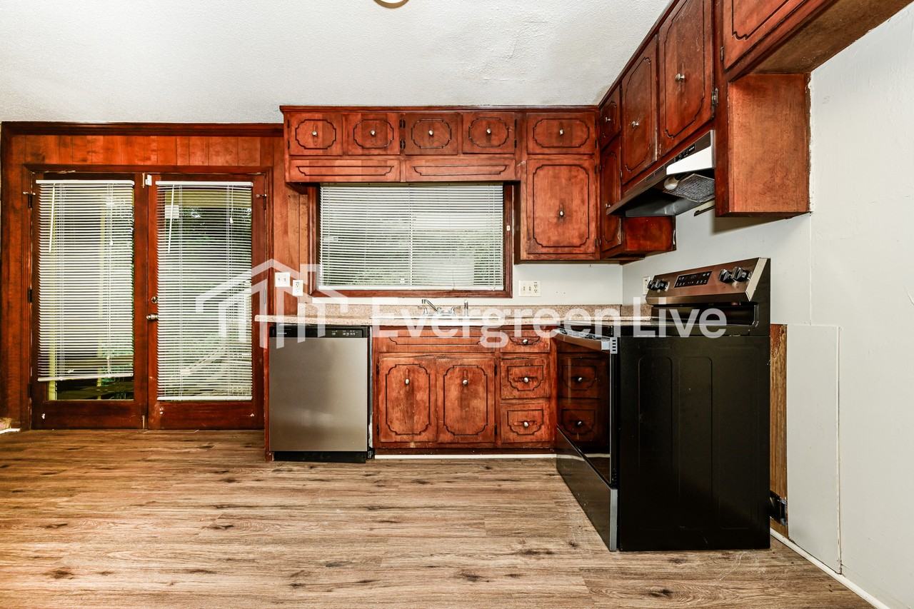4844 Zinzendorf Dr - Photo 5 of 14