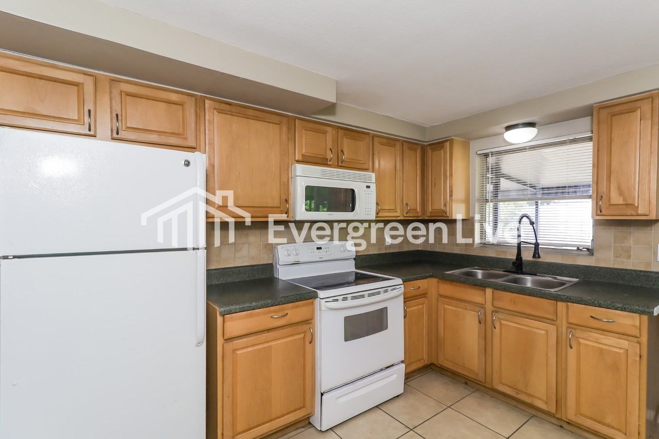 4920 Phoenix Ave - Photo 6 of 15