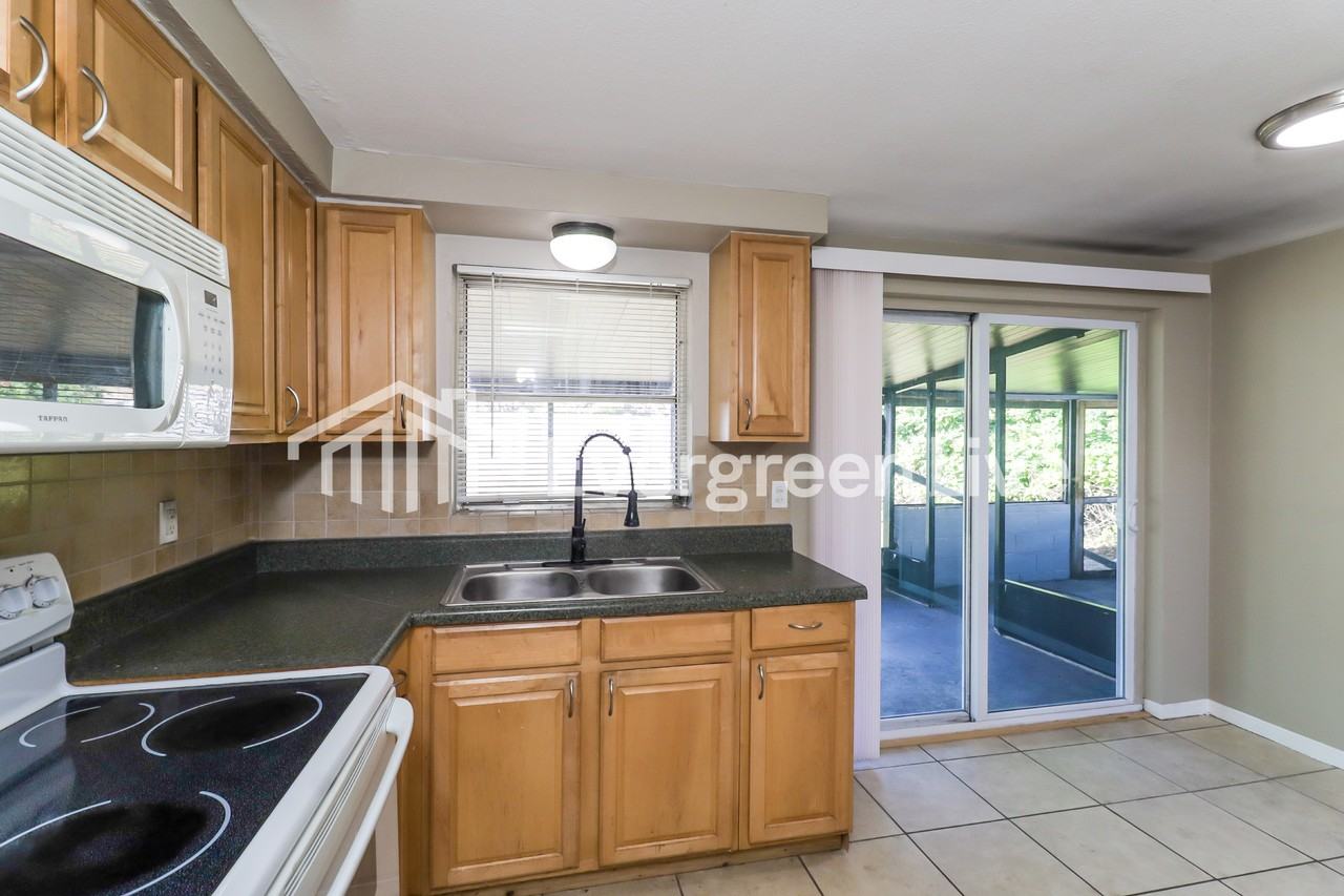 4920 Phoenix Ave - Photo 7 of 15