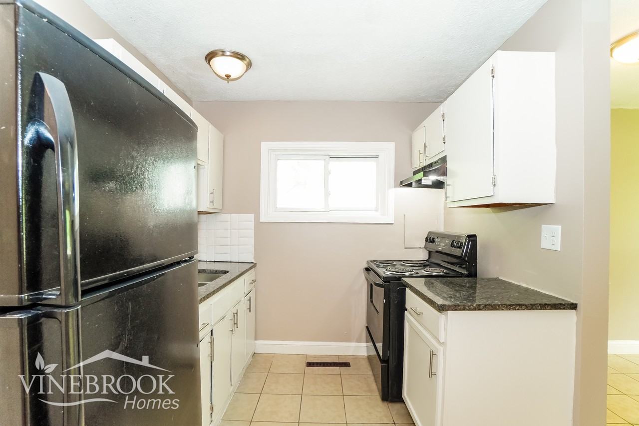 1747 Brentnell Ave - Photo 7 of 15