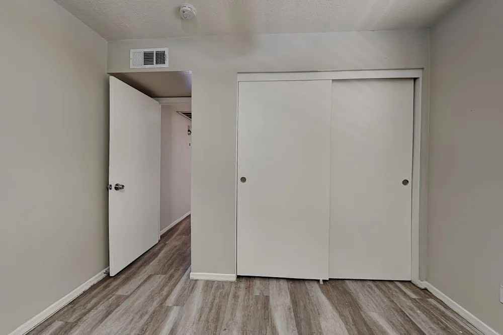 4841 West Vogel Avenue - Photo 4 of 10