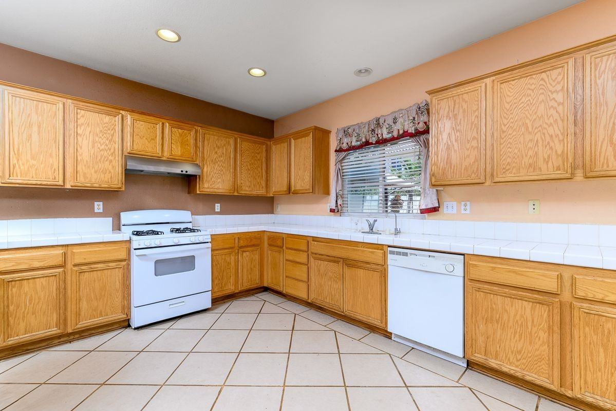 3061 Clapper St - Photo 4 of 27