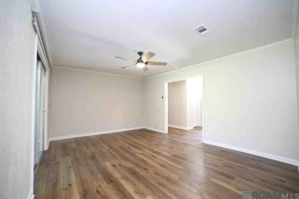 4821 Newell St - Photo 3 of 14