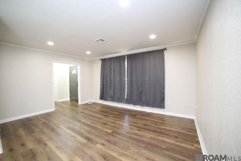 4821 Newell St - Photo 4 of 14