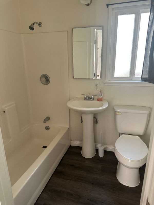 314 S Pine St ##1/2 - Photo 3 of 6