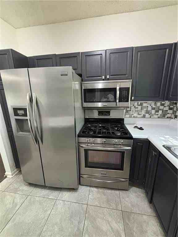 584 Windsor St Sw - Photo 3 of 15
