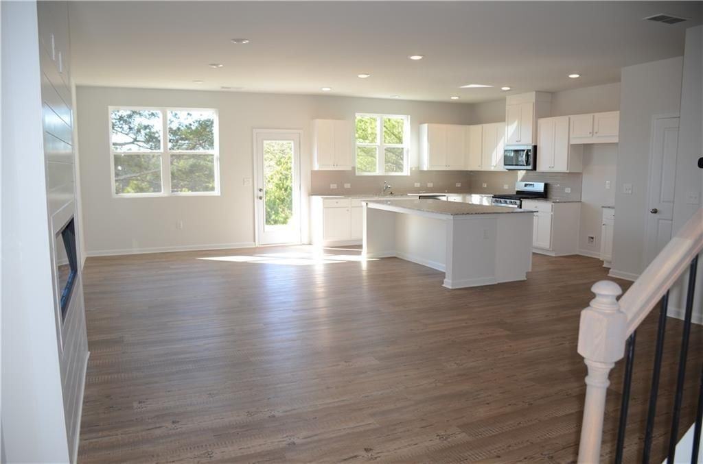 1121 Point Place Dr - Photo 4 of 36