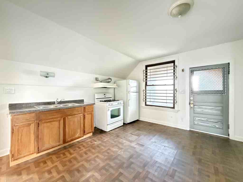 1607 N Mcvicker Ave #P2HC - Photo 3 of 20