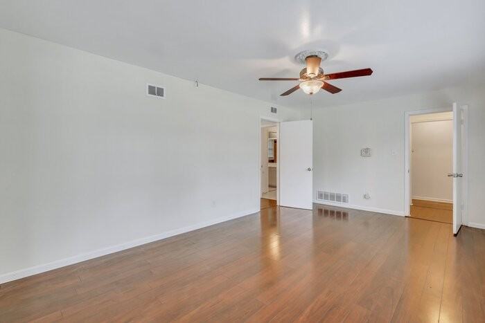 12473 Northwood Rd - Photo 6 of 39