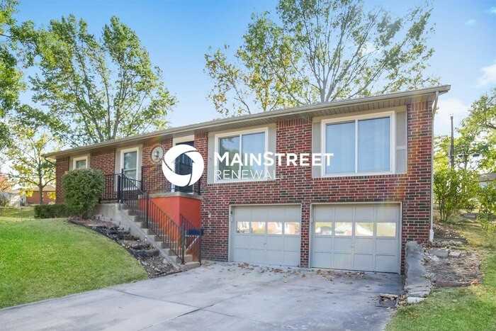 4010 S Drumm Ave - Photo 2 of 17