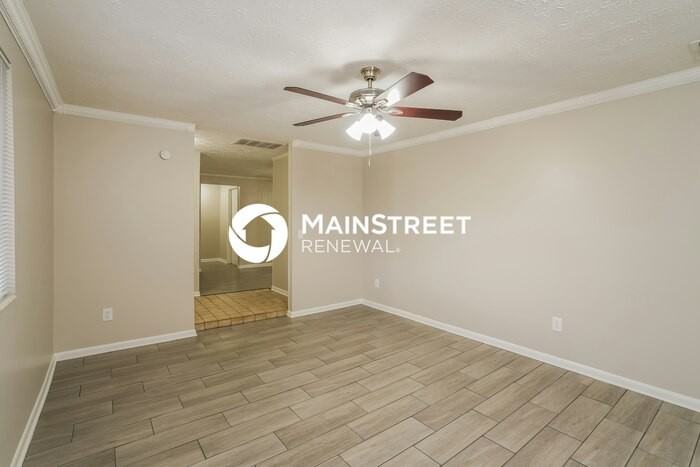 960 Dostie Cir - Photo 3 of 16