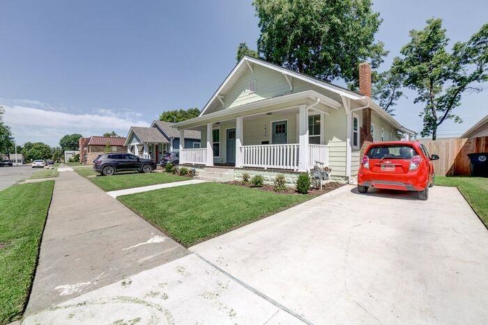 2435 E 7th St - Photo 2 of 20