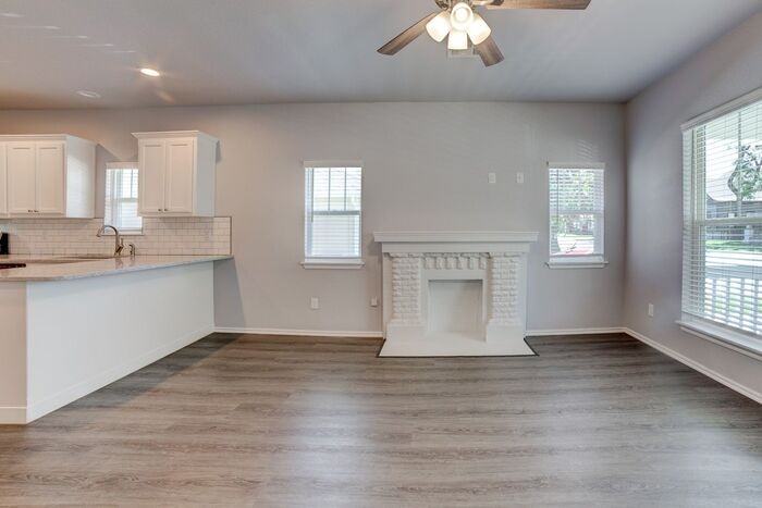 2435 E 7th St - Photo 5 of 20